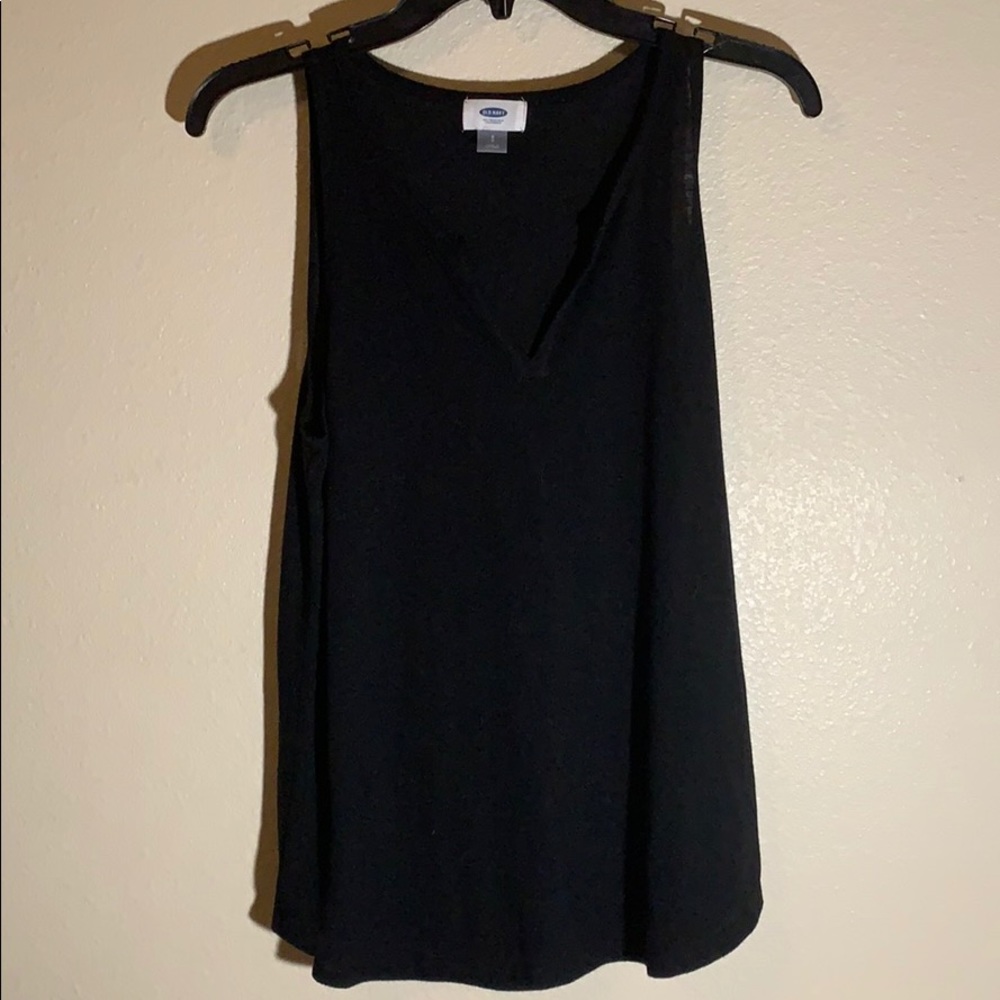 Black v neck tank